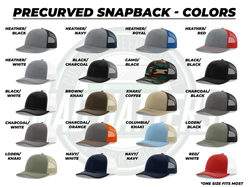 Puede incluir: Una colecci&oacute;n de 16 gorras snapback precurvadas en varios colores y patrones. Las gorras est&aacute;n dispuestas en una cuadr&iacute;cula con las combinaciones de colores enumeradas debajo de cada gorra. El texto "PRECURVED SNAPBACK - COLORS" est&aacute; en la parte superior de la imagen. El texto "*ONE SIZE FITS MOST" est&aacute; en la parte inferior de la imagen.
