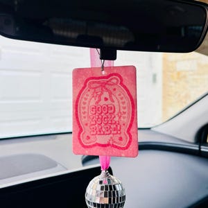 Odświeżacz powietrza Good Luck Babe | Girly Felt Freshie | Urocze akcesoria samochodowe | Puszysty prezent dla skarpety | Elegancki samochód | Odważne dziewczęce akcesoria samochodowe