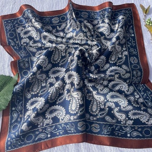 Écharpe 100 % soie, foulard en pure soie, bandana en soie, foulard en soie, écharpe carrée en soie, foulard pour cheveux en soie, écharpe en soie cachemire, 3 pour 59 Navy Copper Paisley