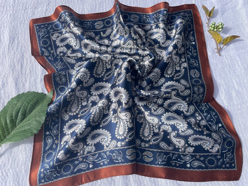 Écharpe 100 % soie, foulard en pure soie, bandana en soie, foulard en soie, écharpe carrée en soie, foulard pour cheveux en soie, écharpe en soie cachemire, 3 pour 59 Navy Copper Paisley