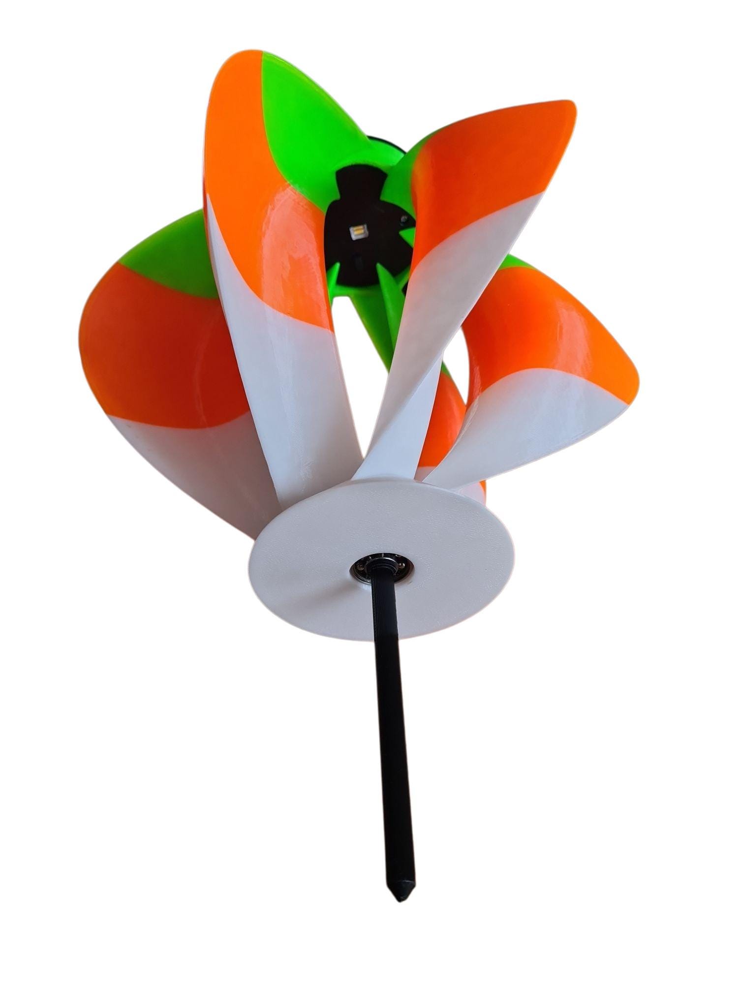 Solar-lit wind chime for the garden and patio. Positively colorful – with LED lighting and smooth-running bearings.
