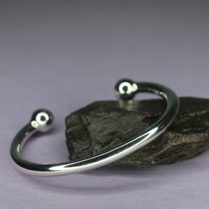 Men&#39;s Gent&#39;s Sterling Silver Highly Polished Design Torque Bangle, 57g