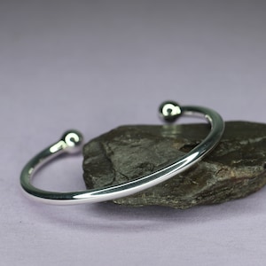 Men's Gent's Sterling Silver Highly Polished Design Torque Bangle, 36g