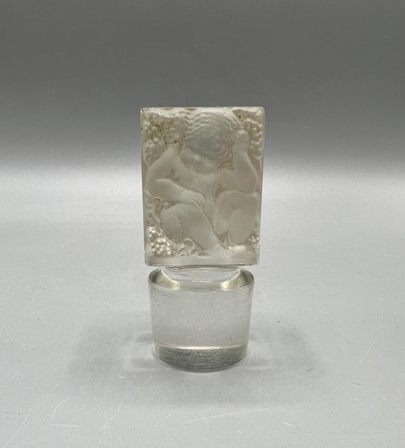STOPPER DECANTER Rene Lalique Decanter Enfants model 3418 or 1188 Art Deco Perfume Bottle Bouchon Flacon Antique Cherub Crystal Cologne