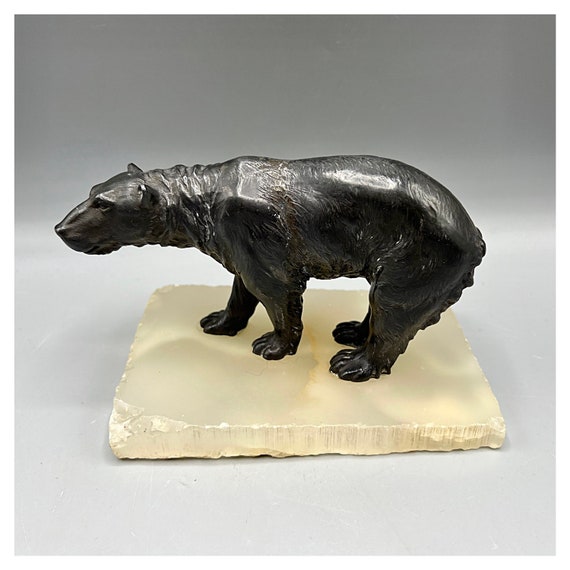 Escultura Oso Polar en metal sobre base de Ónix época Art Deco