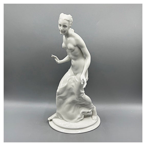 HERMANN HUBATSCH Aphrodite KPM Berlino figure Goddess Aphrodite Antique Porcelain 1921 Germany Rare