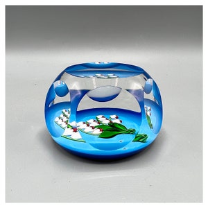 SAINT LOUIS PAPERWEIGHT 1986 exclusive design and limited edition 250 units model Lilies of the Valley