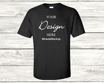 Svart Gildan T-shirtmodell: Mall för herrt-shirtdesign (digital nedladdning)