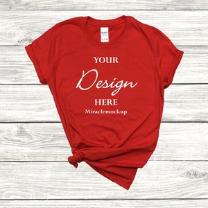 K&ouml;nnte beinhalten: Rotes T-Shirt mit dem Aufdruck "YOUR Design HERE Miraclemockup" auf der Vorderseite.