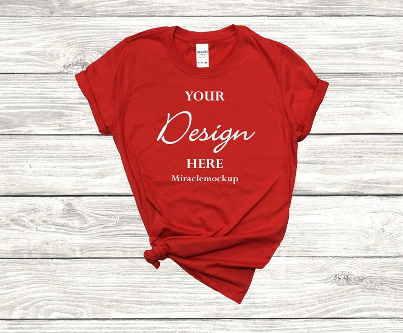 K&ouml;nnte beinhalten: Rotes T-Shirt mit dem Aufdruck "YOUR Design HERE Miraclemockup" auf der Vorderseite.