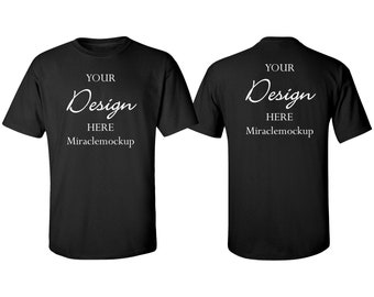 Könnte beinhalten: Zwei schwarze T-Shirts, Vorder- und Rückansicht, mit weißem Text: "YOUR Design HERE Miraclemockup". Die T-Shirts sind kurzärmelig und aus weichem Material. Dies ist ein Produkt-Mockup.