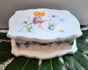 Thumbelina Wooden Treasure Box: Fairytale Keepsake Gift