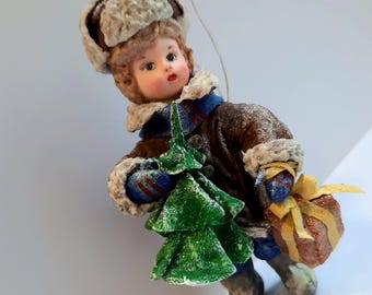 Ozdoba świąteczna z włóczki bawełnianej w stylu vintage: ręcznie robiona zimowa lalka-niemowlak