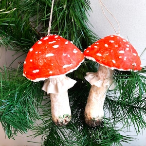 Baumwoll-Fliegenpilz-Pilz, Weihnachtsbaumdekoration, Pilz-Dekor, handbemalter hängender Pilz, gesponnene Baumwollverzierung