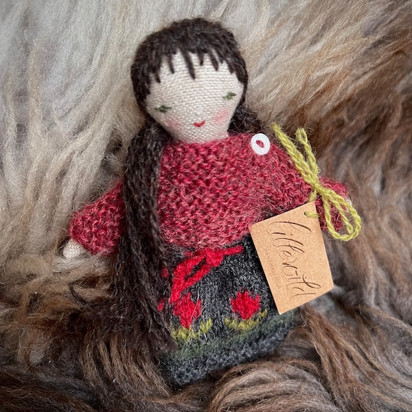 Lille Wild Handgenähtes Miniatur Püppchen aus Leinen und Wolle Handarbeit # lillewild clothdoll handmade miniature doll