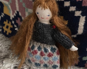 Lille Wild Handgenähtes Miniatur Püppchen aus Leinen und Wolle Handarbeit # lillewild clothdoll handmade miniature doll