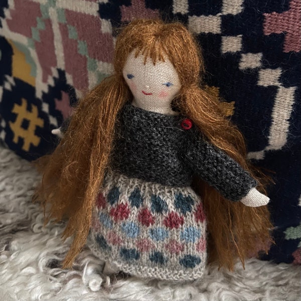 Lille Wild Handgenähtes Miniatur Püppchen aus Leinen und Wolle Handarbeit # lillewild clothdoll handmade miniature doll