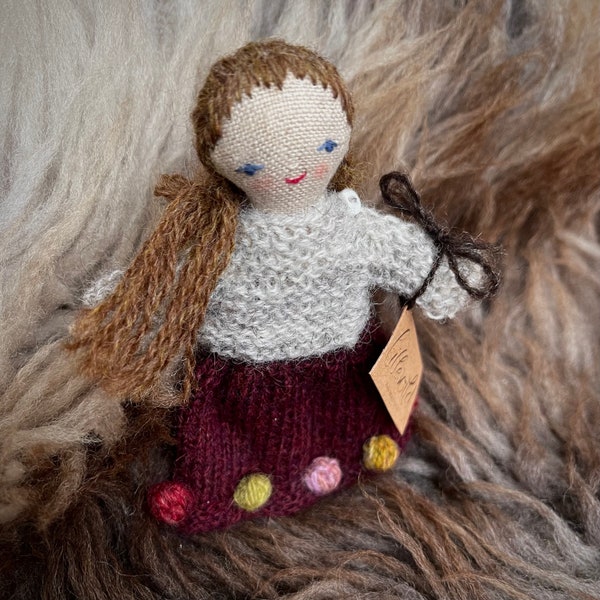 Lille Wild Handgenähtes Miniatur Püppchen aus Leinen und Wolle Handarbeit # lillewild clothdoll handmade miniature doll