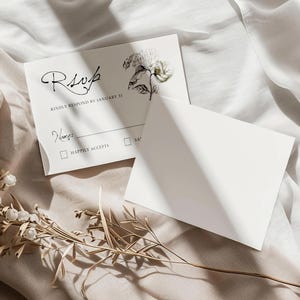 Impresión de tarjeta RSVP, suite Holly Branch, semipersonalizada