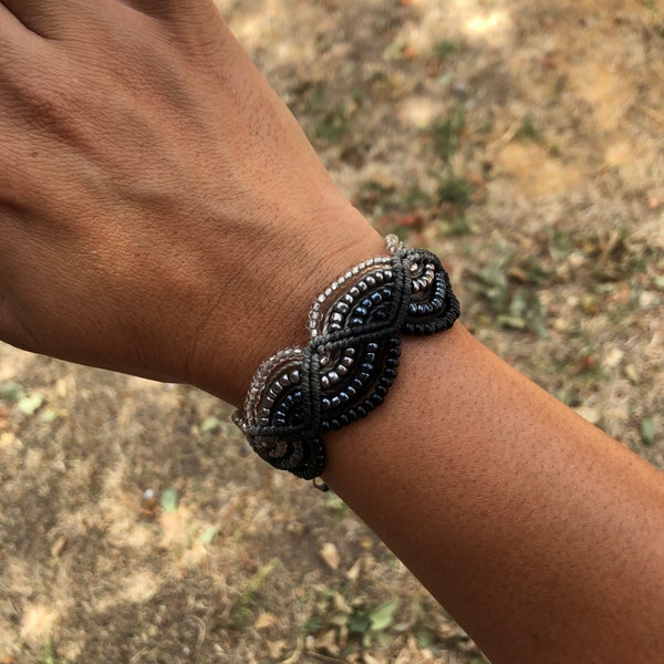 Macrame bracelet with colored beaded wave. Handmade. Adjustable bracelet, hanmade,