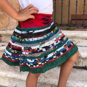 Magnifique jupe en coton pour fille réalisée avec des morceaux de tissu imprimé. Vêtements pour filles, Jupe fille Patchword, Jupe fille évolutive, image 3