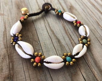 Macrame bracelet, shells and gold and colored flower beads. Handmade.