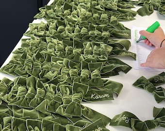 Gepersonaliseerde fluwelen servetstrik | Geborduurde tafeldecoratie voor de bruiloft | Luxe tafeldecoratie