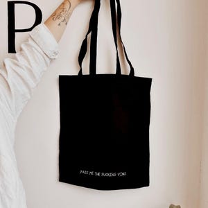 Broderad tygväska med Vino-motiv | Svart bomullsshopper