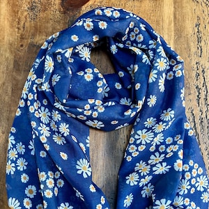Foulard De Commode Dimensions – Motif Marguerite, Monogramme, Broderie, Neuf