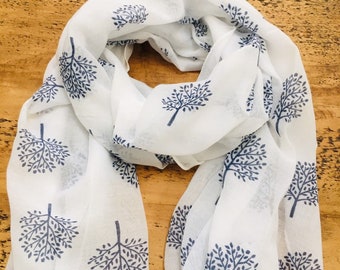 Soft Mulberry Tree Scarf - White & Navy