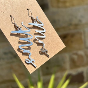 Pendientes colgantes Mrs Letter - Plata