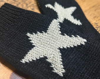 Warm Woolly Fingerless Star Print Gloves - Black