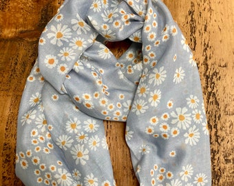 Beautiful Ditsy Daisy Print Scarf - Grey