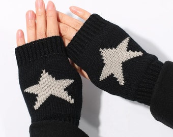 Warm Woolly Fingerless Star Print Gloves - Black