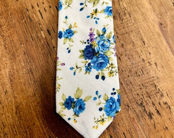 Schöne Herren Krawatte mit Blumenmuster - Weiß & Blau