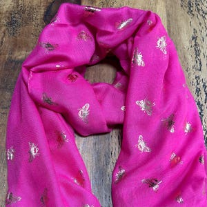 Gorgeous Gold Bumble Bee Print Scarf - Hot Pink