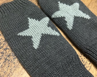 Warm Woolly Fingerless Star Print Gloves - Charcoal Grey