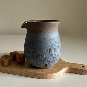 Jarra de leche de cerámica azul hecha a mano: Jarra de cerámica de gres (200 ml)
