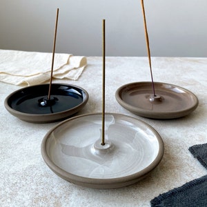 Runder Keramik-Räucherstäbchenhalter: Modernes, minimalistisches Geschenk für Meditierende