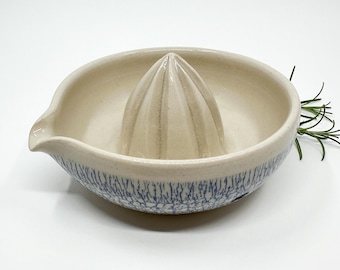 Manueller Zitronenpresse aus Keramik: handgefertigter Zitrusentsafter aus Steingut für die moderne Küche