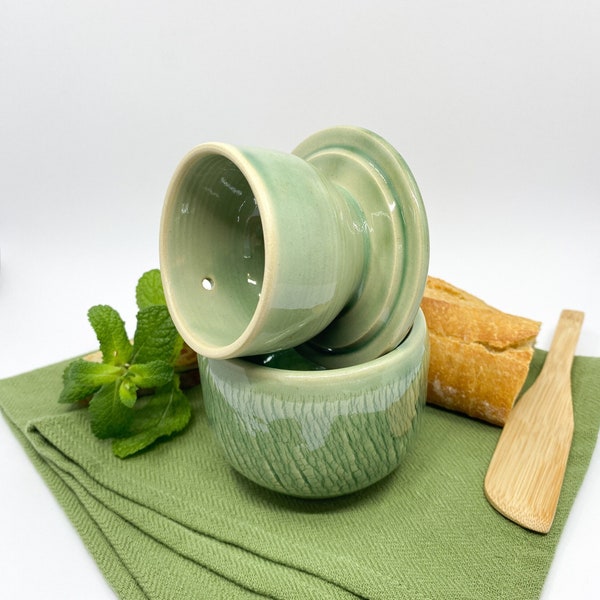Petit beurrier breton vert, beurrier en céramique, poterie avec couvercle, cadeau de décoration de cuisine fait main