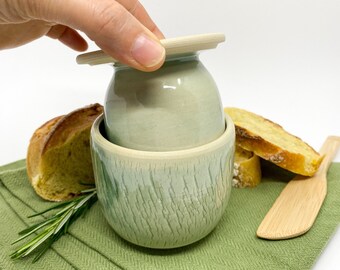 Petit beurrier breton vert, beurrier en céramique, poterie avec couvercle, cadeau de décoration de cuisine fait main