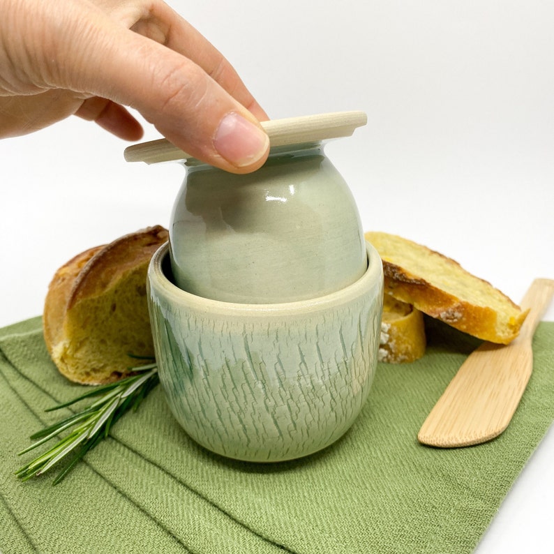 Petit beurrier breton vert, beurrier en céramique, poterie avec couvercle, cadeau de décoration de cuisine fait main image 1