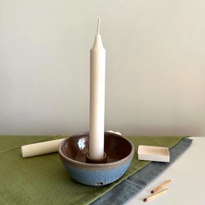 Blå keramisk ljusstake: handgjord rustik heminredning