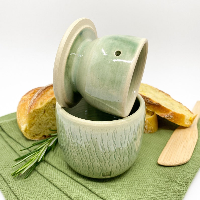 Petit beurrier breton vert, beurrier en céramique, poterie avec couvercle, cadeau de décoration de cuisine fait main image 2