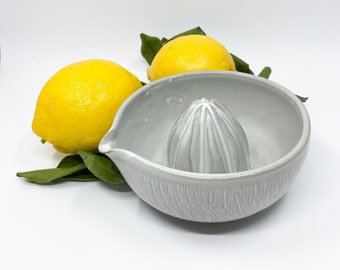 Minimalist ceramic lemon squeezer, handmade citrus reamer, farmhouse kitchen accesories, home decor gift