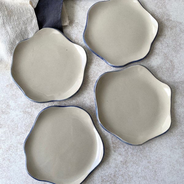 Set de 4 petites assiettes en céramique, assiettes à dessert en grès faites à la main, cadeau de décoration de cuisine en poterie