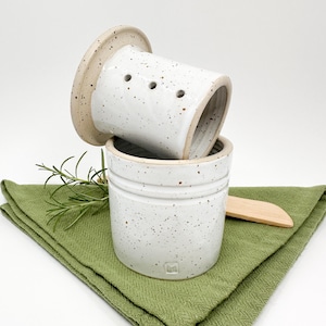 Beurrier breton blanc moucheté en grès (150 ml) : beurrier avec eau en céramique artisanale