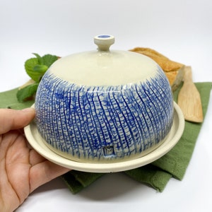 Medium handmade ceramic butter dish with lid, stoneware covered butter dish, pottery butter holder 画像 1