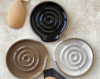 Minimalist spoon rest for modern kitchen, stoneware ceramic spatula holder, handmade pottery kitchen decor gift